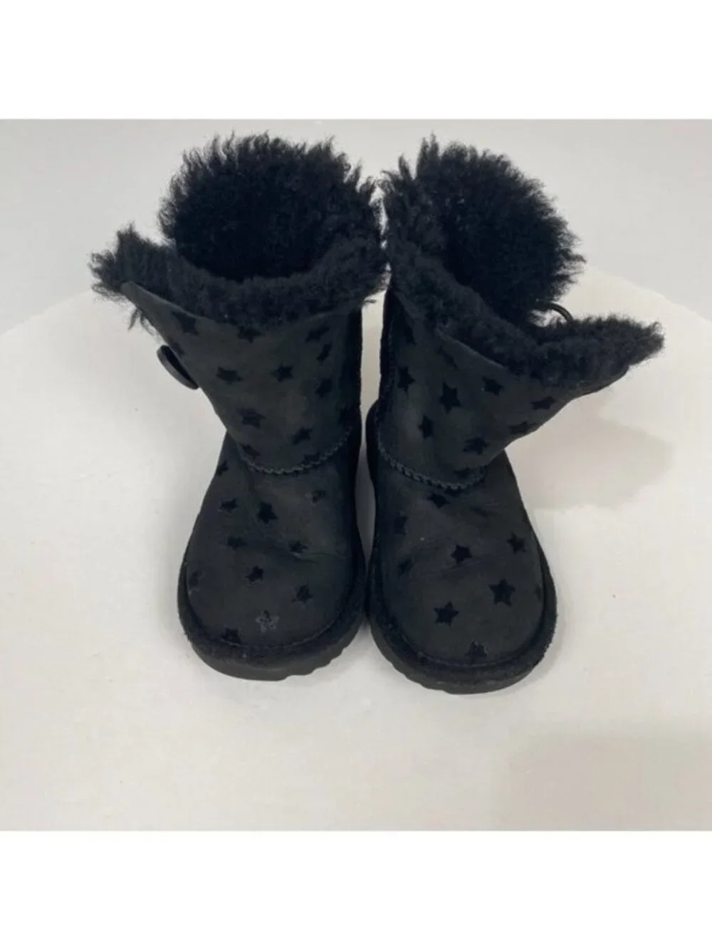 UGG‎ Kid’s Classic Boots Black Star Pattern Size 8 Girls Winter Snow Comfort